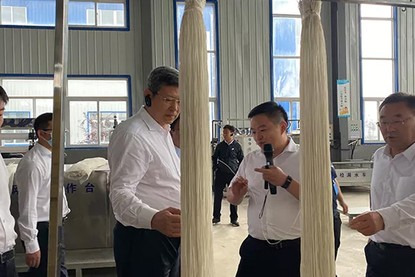 內(nèi)蒙古自治區(qū)黨委常委、通遼市委書(shū)記孟憲東攜考察團(tuán)到一諾環(huán)境考察指導(dǎo)